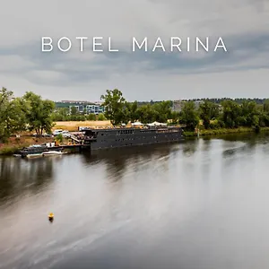 2* Bateau-hôtel Marina
